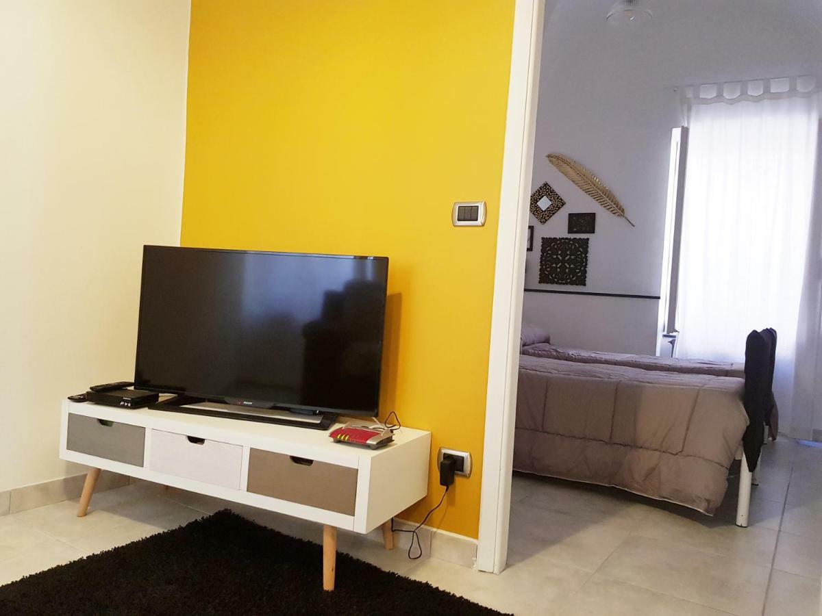 Modern Flat With Panoramic Terrace In Zuccarello Appartement Buitenkant foto