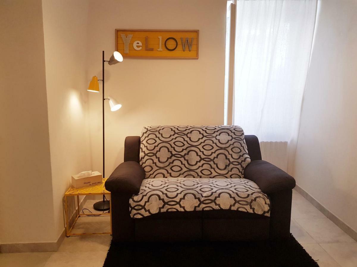 Modern Flat With Panoramic Terrace In Zuccarello Appartement Buitenkant foto